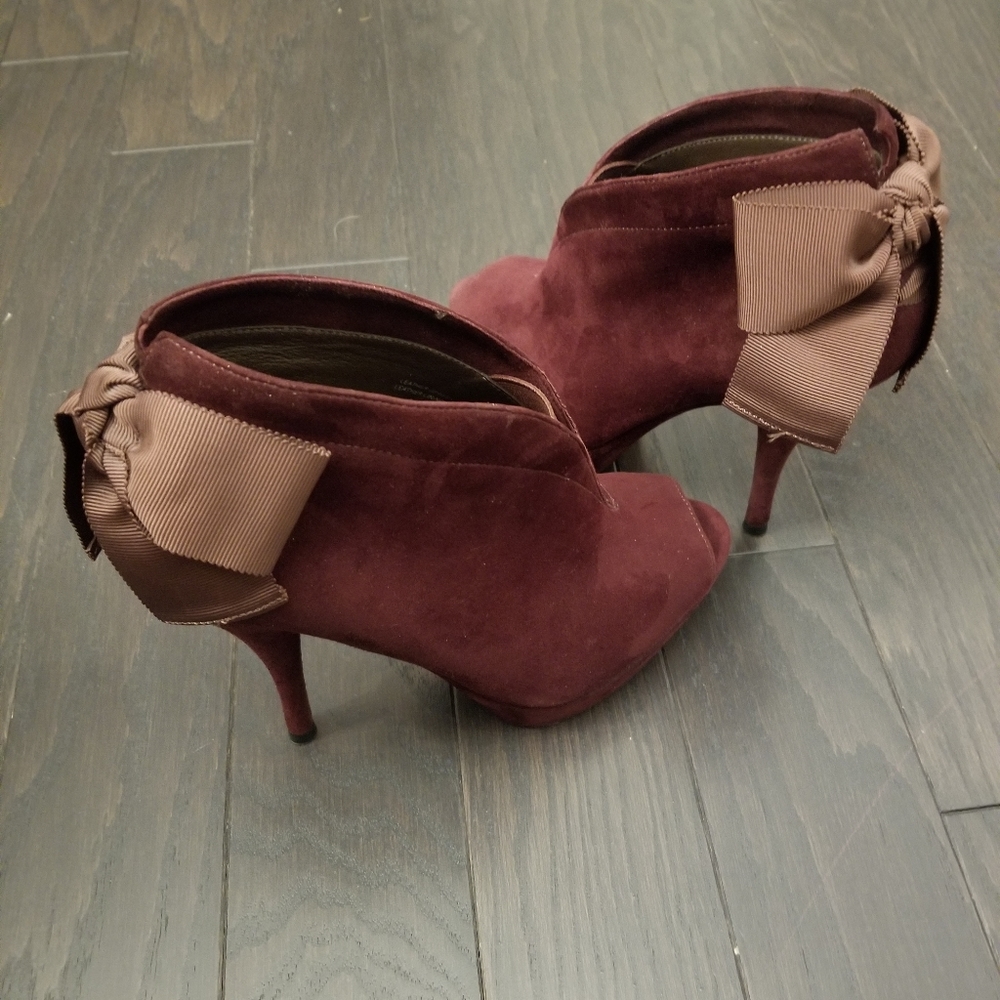 Vera wang plum heel booties